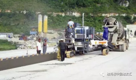 結(jié)構(gòu)物的線性和耐久性優(yōu)于其他預(yù)制模具,SP 15 能夠快速高效而且經(jīng)濟(jì)地滑模出各種混凝土結(jié)構(gòu)物,是<a href=http://product.d1cm.com/brand/hyundai/ target=_blank>現(xiàn)代</a>化和機(jī)械化施工的理想選擇